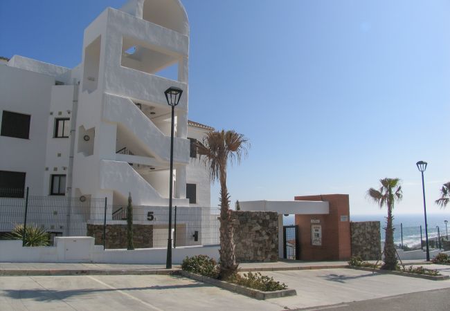 Apartamento en Torrox Costa -  Ático Calaceite Blanco | Relax con Vistas al Mar de 180° cerca de Nerja Apartamento en Torrox Costa -  Ático Calaceite Blanco | Relax con Vistas al Mar de 180° cerca de Nerja