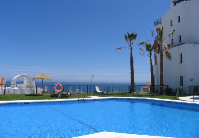 Apartamento en Torrox Costa -  Ático Calaceite Blanco | Relax con Vistas al Mar de 180° cerca de Nerja Apartamento en Torrox Costa -  Ático Calaceite Blanco | Relax con Vistas al Mar de 180° cerca de Nerja