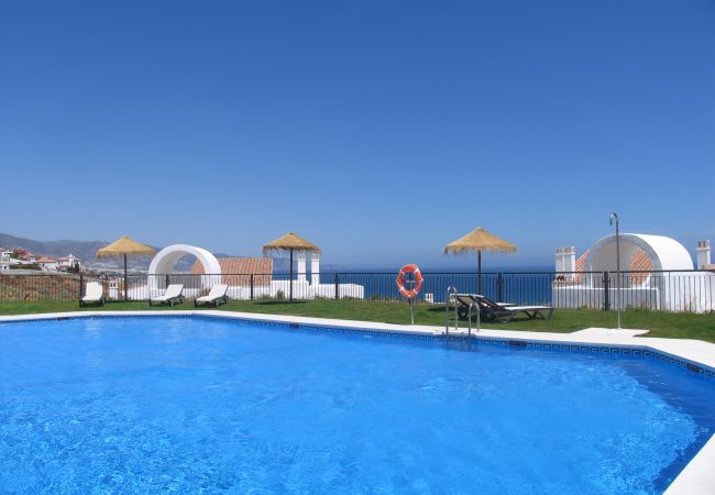 Apartamento en Torrox Costa -  Ático Calaceite Blanco | Relax con Vistas al Mar de 180° cerca de Nerja Apartamento en Torrox Costa -  Ático Calaceite Blanco | Relax con Vistas al Mar de 180° cerca de Nerja