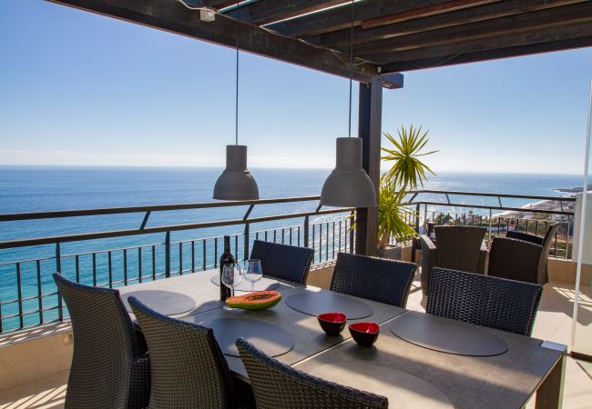 Apartamento en Torrox Costa -  Ático Calaceite Blanco | Relax con Vistas al Mar de 180° cerca de Nerja Apartamento en Torrox Costa -  Ático Calaceite Blanco | Relax con Vistas al Mar de 180° cerca de Nerja
