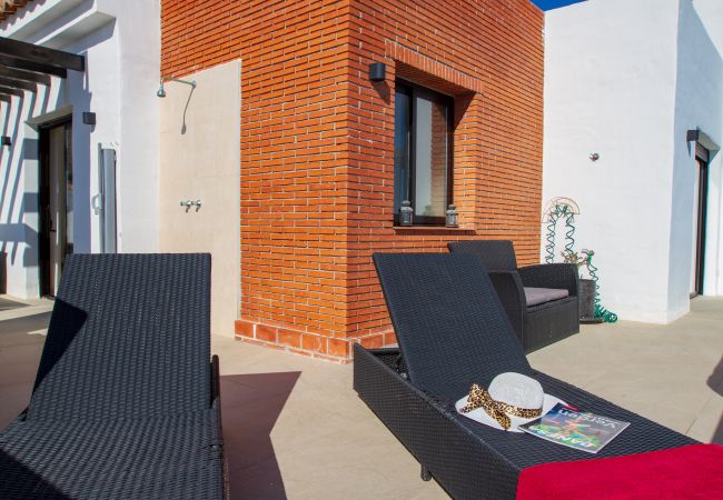 Apartamento en Torrox Costa -  Ático Calaceite Blanco | Relax con Vistas al Mar de 180° cerca de Nerja Apartamento en Torrox Costa -  Ático Calaceite Blanco | Relax con Vistas al Mar de 180° cerca de Nerja