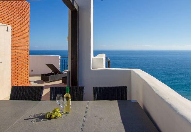 Apartamento en Torrox Costa -  Ático Calaceite Blanco | Relax con Vistas al Mar de 180° cerca de Nerja Apartamento en Torrox Costa -  Ático Calaceite Blanco | Relax con Vistas al Mar de 180° cerca de Nerja