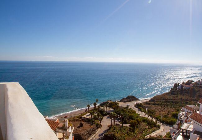 Apartamento en Torrox Costa -  Ático Calaceite Blanco | Relax con Vistas al Mar de 180° cerca de Nerja Apartamento en Torrox Costa -  Ático Calaceite Blanco | Relax con Vistas al Mar de 180° cerca de Nerja