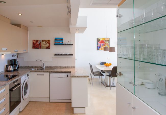 Apartamento en Torrox Costa -  Ático Calaceite Blanco | Relax con Vistas al Mar de 180° cerca de Nerja Apartamento en Torrox Costa -  Ático Calaceite Blanco | Relax con Vistas al Mar de 180° cerca de Nerja