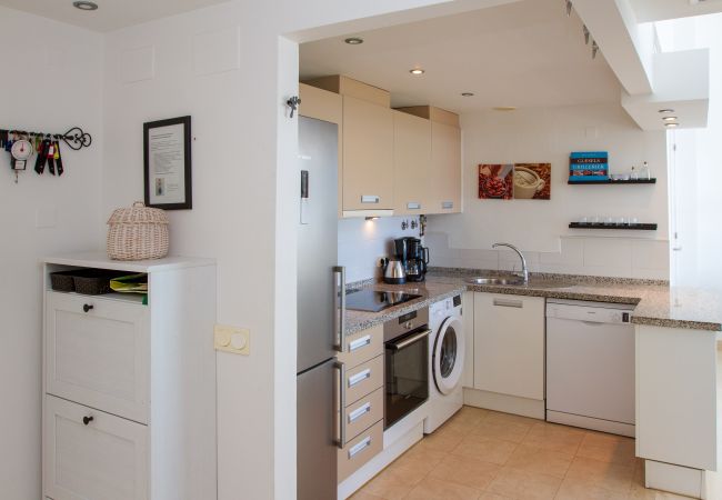 Apartamento en Torrox Costa -  Ático Calaceite Blanco | Relax con Vistas al Mar de 180° cerca de Nerja Apartamento en Torrox Costa -  Ático Calaceite Blanco | Relax con Vistas al Mar de 180° cerca de Nerja