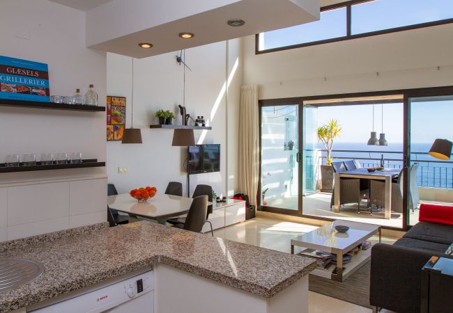 Apartamento en Torrox Costa -  Ático Calaceite Blanco | Relax con Vistas al Mar de 180° cerca de Nerja Apartamento en Torrox Costa -  Ático Calaceite Blanco | Relax con Vistas al Mar de 180° cerca de Nerja