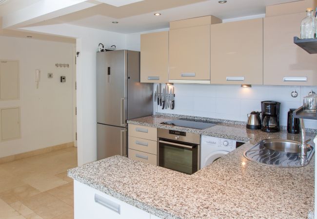 Apartamento en Torrox Costa -  Ático Calaceite Blanco | Relax con Vistas al Mar de 180° cerca de Nerja Apartamento en Torrox Costa -  Ático Calaceite Blanco | Relax con Vistas al Mar de 180° cerca de Nerja