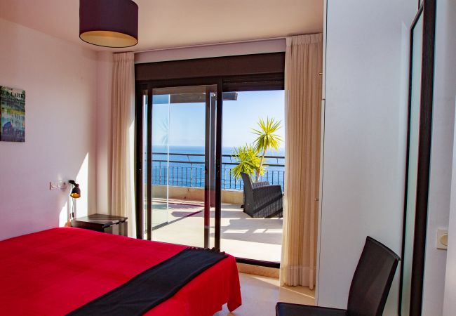 Apartamento en Torrox Costa -  Ático Calaceite Blanco | Relax con Vistas al Mar de 180° cerca de Nerja Apartamento en Torrox Costa -  Ático Calaceite Blanco | Relax con Vistas al Mar de 180° cerca de Nerja