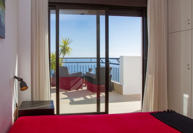 Apartamento en Torrox Costa -  Ático Calaceite Blanco | Relax con Vistas al Mar de 180° cerca de Nerja Apartamento en Torrox Costa -  Ático Calaceite Blanco | Relax con Vistas al Mar de 180° cerca de Nerja