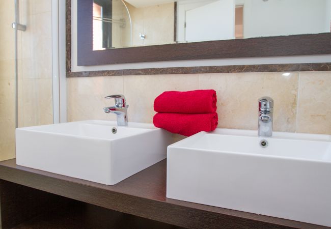Apartamento en Torrox Costa -  Ático Calaceite Blanco | Relax con Vistas al Mar de 180° cerca de Nerja Apartamento en Torrox Costa -  Ático Calaceite Blanco | Relax con Vistas al Mar de 180° cerca de Nerja