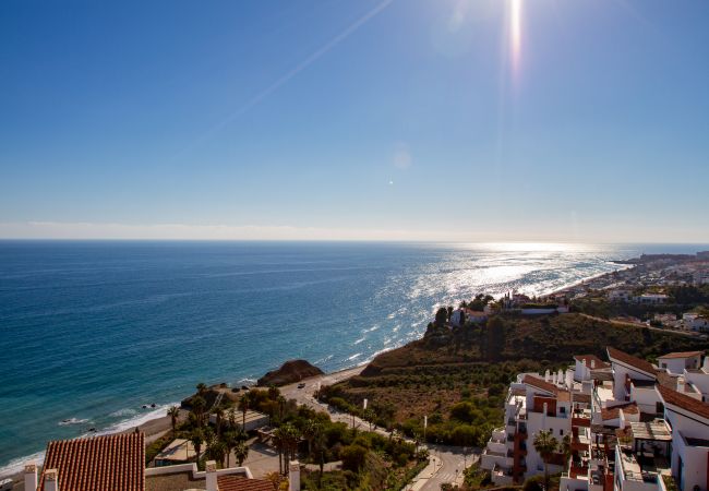 Apartamento en Torrox Costa -  Ático Calaceite Blanco | Relax con Vistas al Mar de 180° cerca de Nerja Apartamento en Torrox Costa -  Ático Calaceite Blanco | Relax con Vistas al Mar de 180° cerca de Nerja