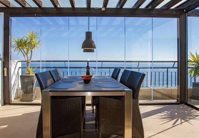 Apartamento en Torrox Costa -  Ático Calaceite Blanco | Relax con Vistas al Mar de 180° cerca de Nerja Apartamento en Torrox Costa -  Ático Calaceite Blanco | Relax con Vistas al Mar de 180° cerca de Nerja