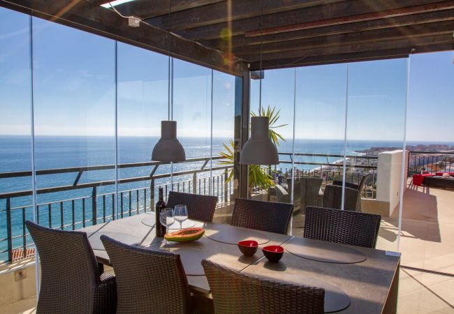 Apartamento en Torrox Costa -  Ático Calaceite Blanco | Relax con Vistas al Mar de 180° cerca de Nerja Apartamento en Torrox Costa -  Ático Calaceite Blanco | Relax con Vistas al Mar de 180° cerca de Nerja