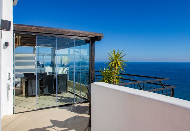 Apartamento en Torrox Costa -  Ático Calaceite Blanco | Relax con Vistas al Mar de 180° cerca de Nerja Apartamento en Torrox Costa -  Ático Calaceite Blanco | Relax con Vistas al Mar de 180° cerca de Nerja