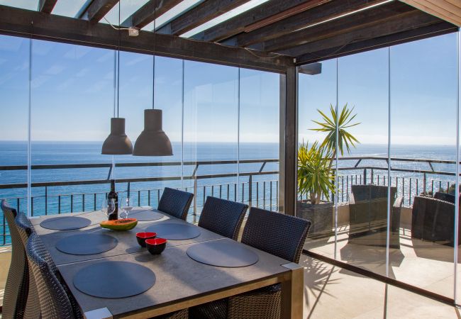 Apartamento en Torrox Costa -  Ático Calaceite Blanco | Relax con Vistas al Mar de 180° cerca de Nerja Apartamento en Torrox Costa -  Ático Calaceite Blanco | Relax con Vistas al Mar de 180° cerca de Nerja