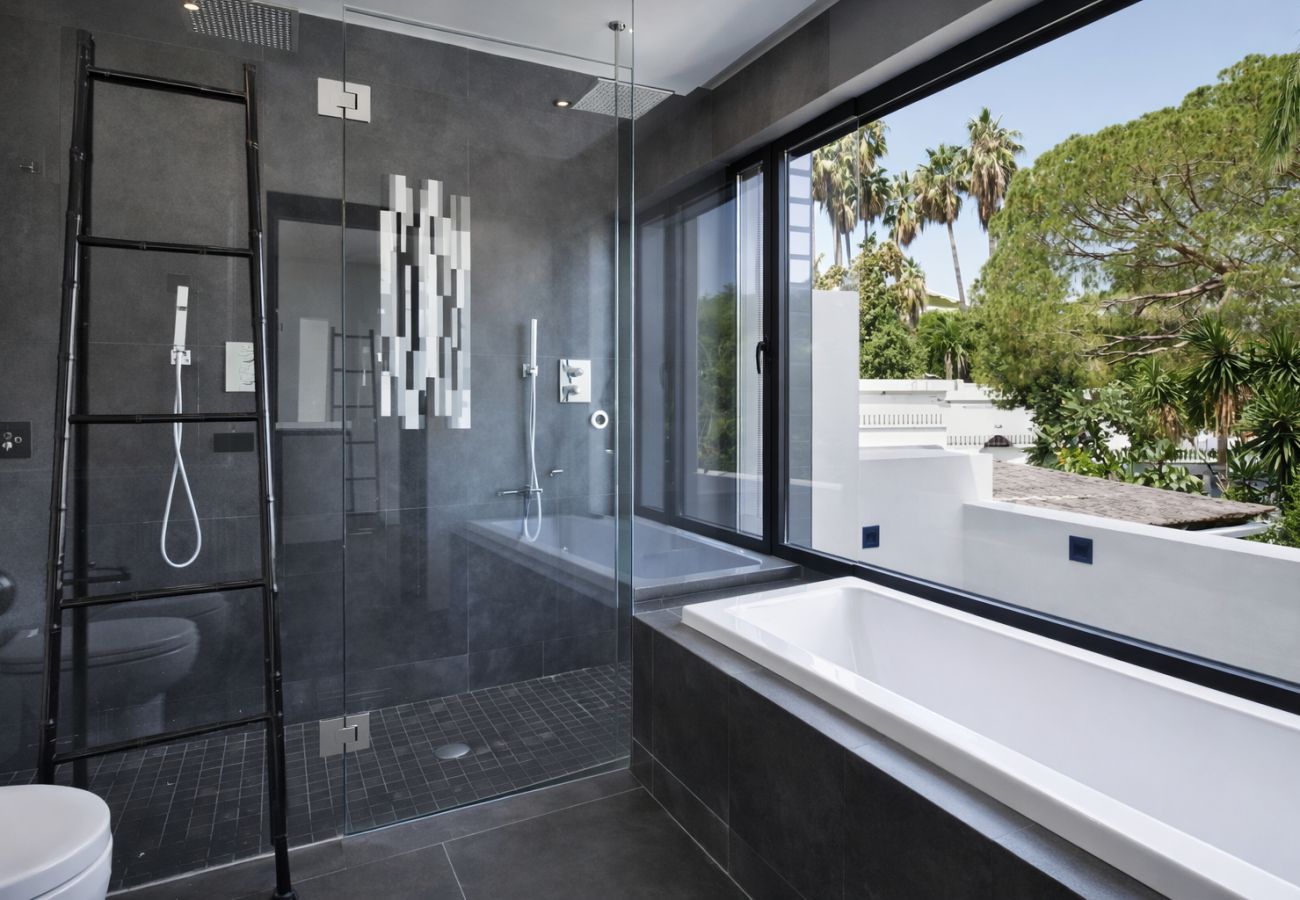 Villa in Marbella - La Corsa Marbella - Luxury 5 bed/bath villa with private pool, jacuzzi