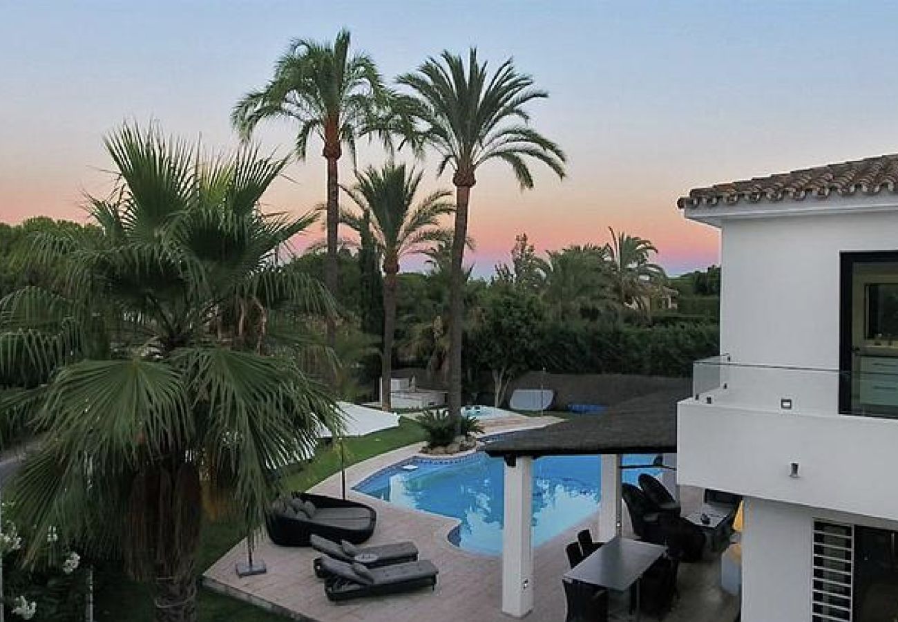 Villa in Marbella - La Corsa Marbella - Luxury 5 bed/bath villa with private pool, jacuzzi