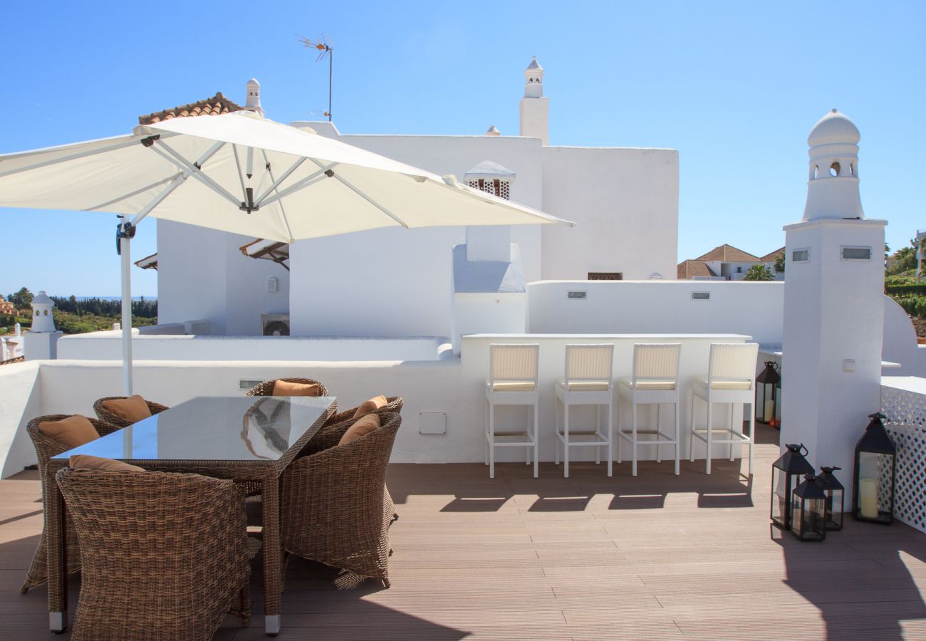 Ferienwohnung in Estepona - Top del Golf Hills Marbella - Large roof top lounge terrace