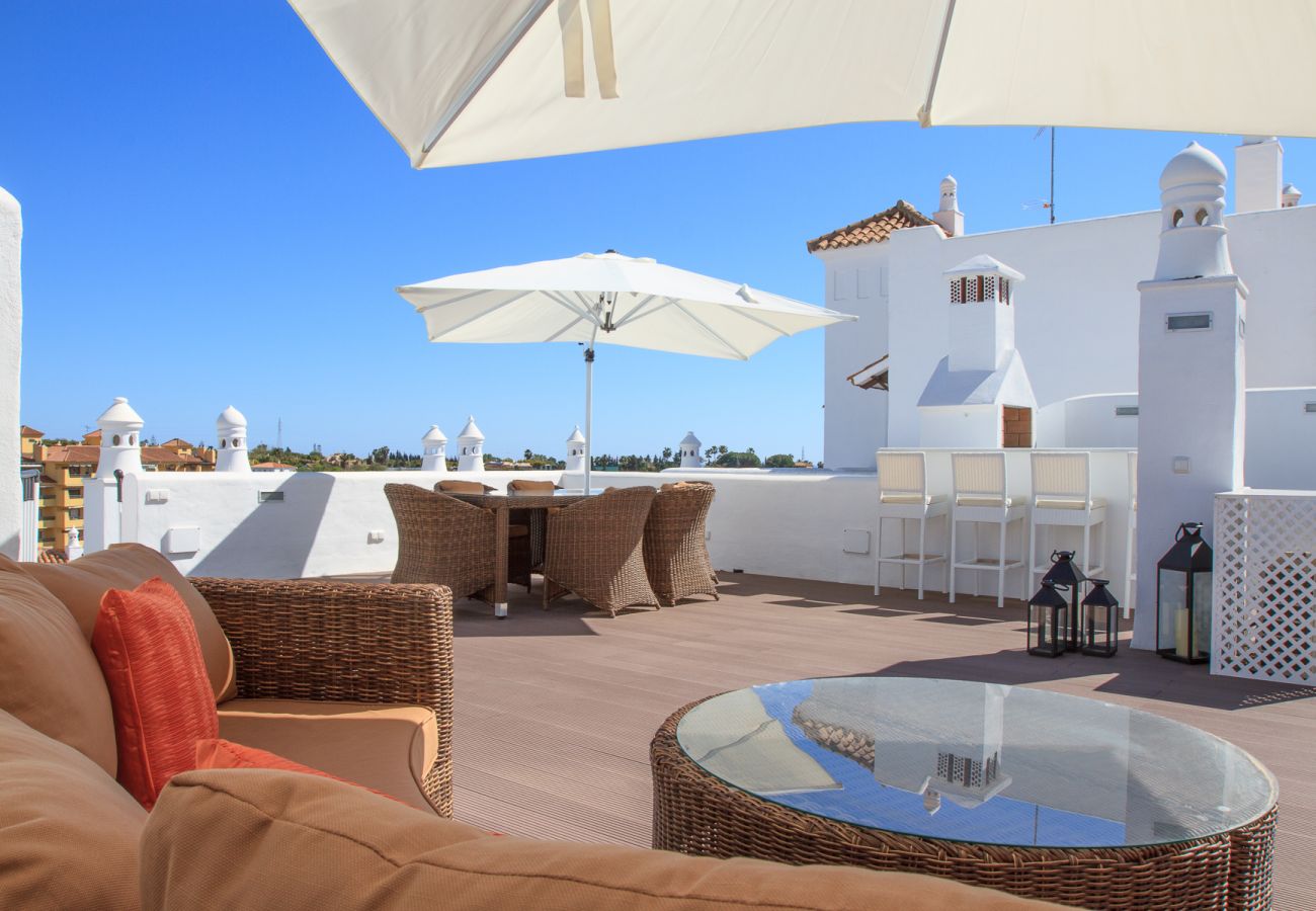 Ferienwohnung in Estepona - Top del Golf Hills Marbella - Large roof top lounge terrace