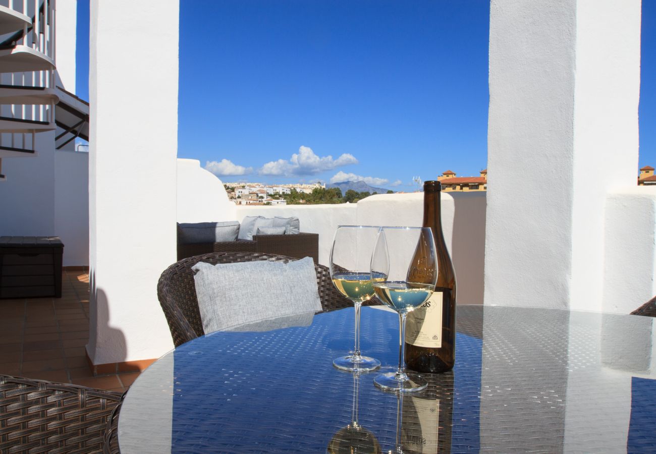 Ferienwohnung in Estepona - Top del Golf Hills Marbella - Large roof top lounge terrace