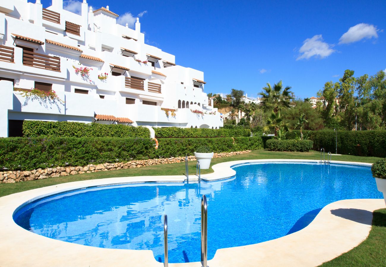 Ferienwohnung in Estepona - Top del Golf Hills Marbella - Large roof top lounge terrace