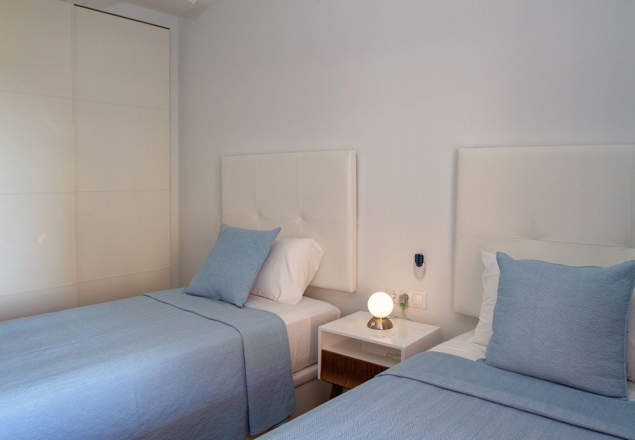 Ferienwohnung in Torremolinos - Lydia Uno - Exclusive apartment for 8 near beach and restaurants