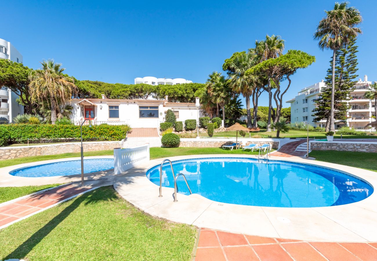 Ferienwohnung in Mijas - Algaida Beach Apartment, Calahonda de Mijas