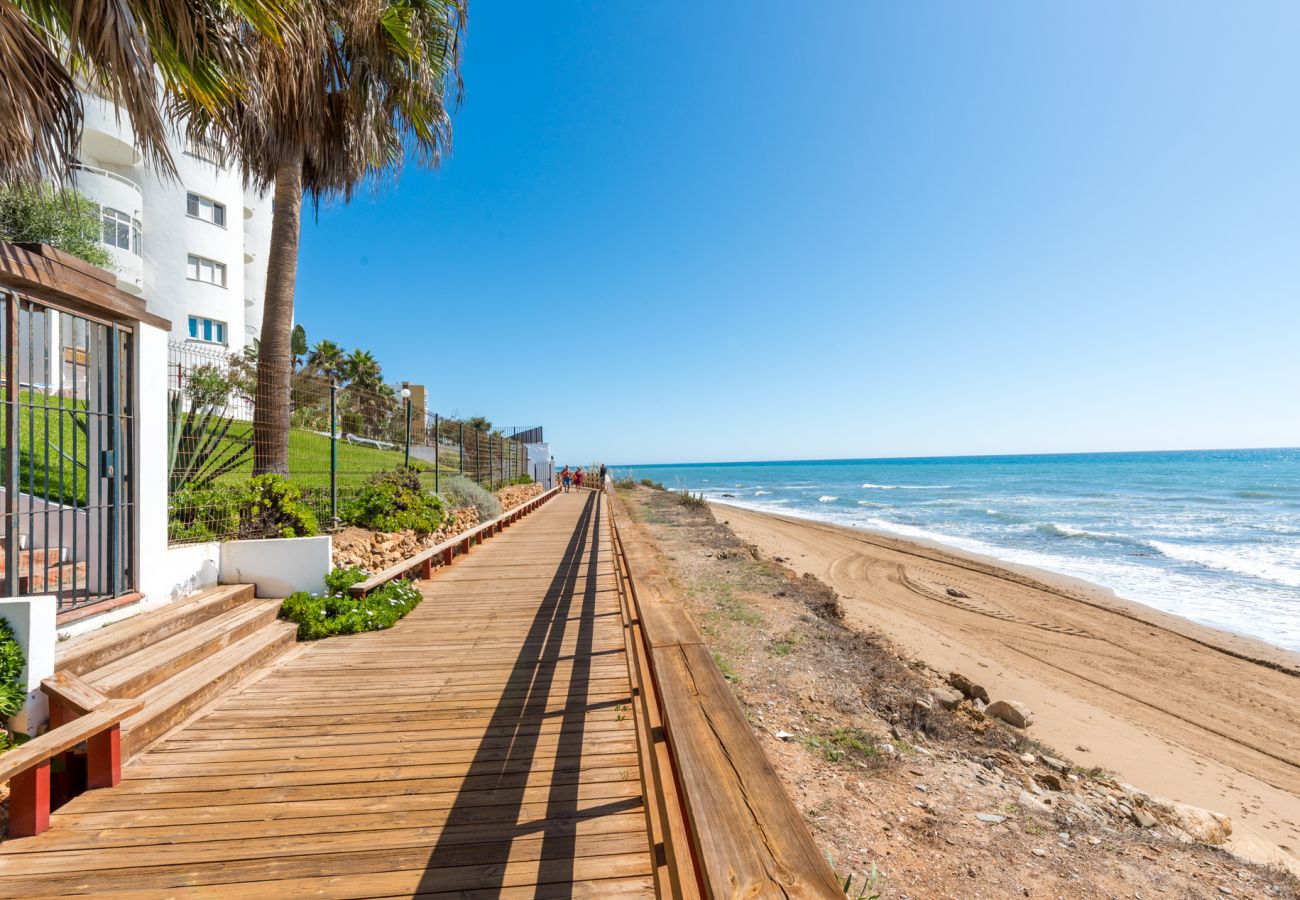 Ferienwohnung in Mijas - Algaida Beach Apartment, Calahonda de Mijas