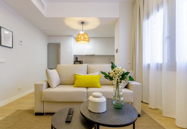 Ferienwohnung in Málaga - Miramar Apartment with Shared Pool