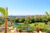 Ferienwohnung in Marbella - Elviria Hills Penthouse – Idyllische Golf- und Meerblick-Oase in Marbella