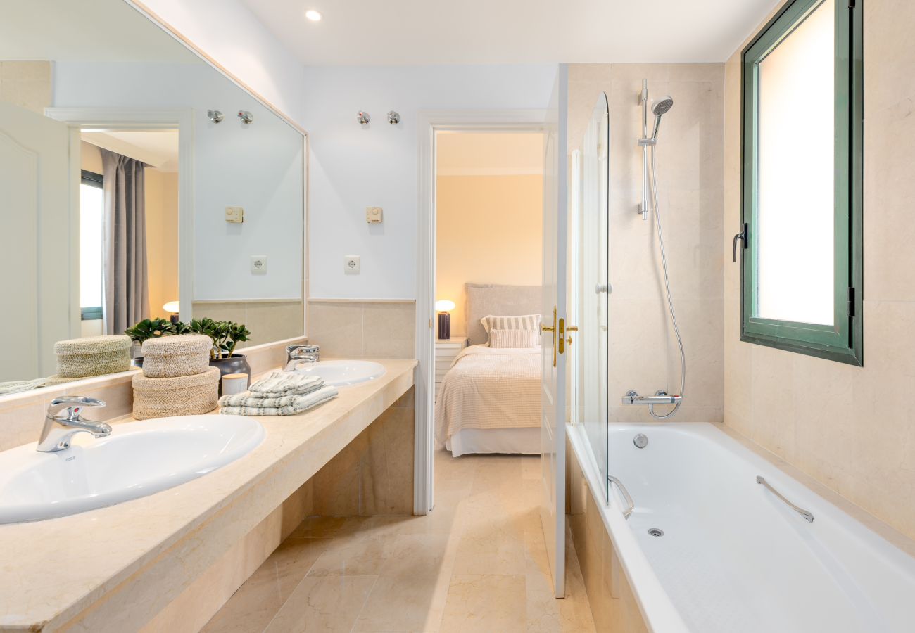 Ferienwohnung in Marbella - El Manantial Elviria – Geräumiges Apartment mit Meerblick und großer Terrasse
