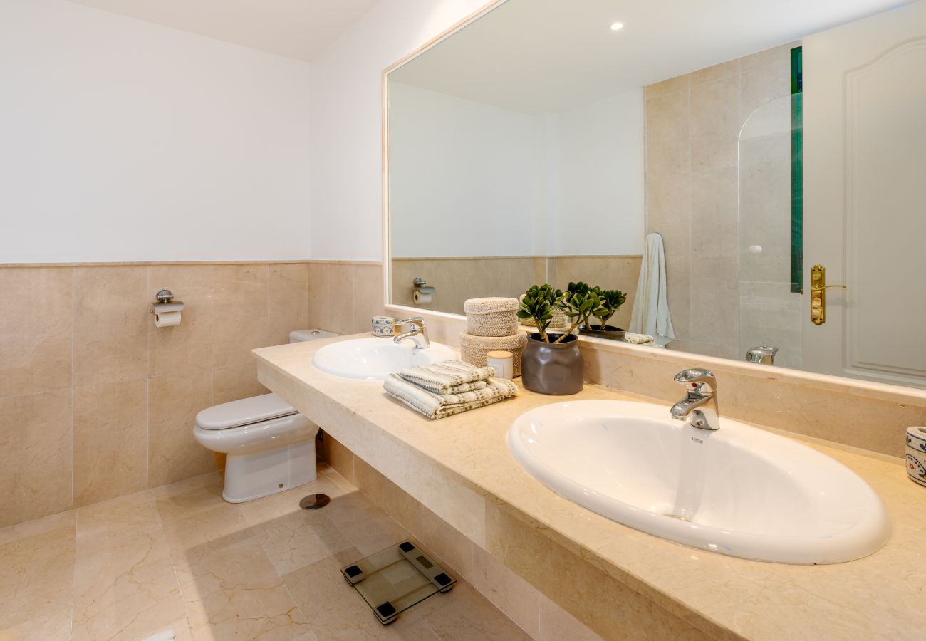Ferienwohnung in Marbella - El Manantial Elviria – Geräumiges Apartment mit Meerblick und großer Terrasse