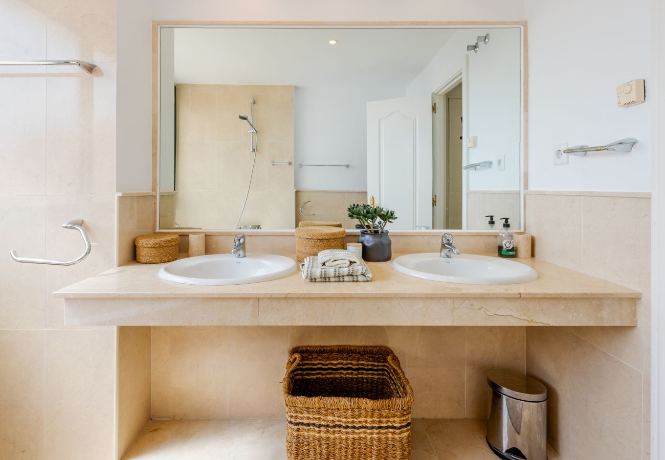 Ferienwohnung in Marbella - El Manantial Elviria – Geräumiges Apartment mit Meerblick und großer Terrasse