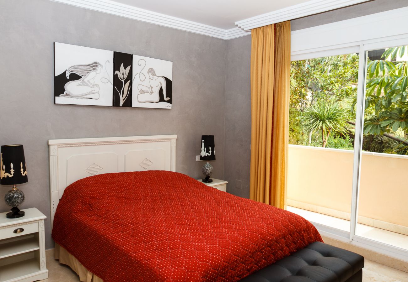 Apartment in Marbella - Albatros Hill Marbella - Exclusive 3 bed / 3 bath apartment