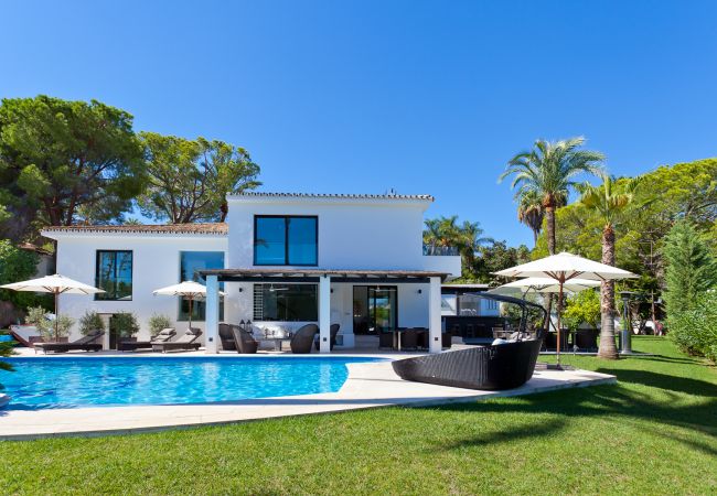 Villa/Dettached house in Marbella - La Corsa Marbella - Luxury 5 bed/bath villa with private pool, jacuzzi