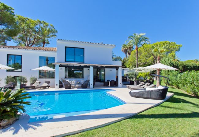 Villa in Marbella - La Corsa Marbella - Luxury 5 bed/bath villa with private pool, jacuzzi Villa in Marbella - La Corsa Marbella - Luxury 5 bed/bath villa with private pool, jacuzzi