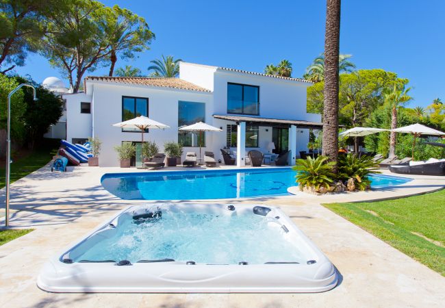 Villa in Marbella - La Corsa Marbella - Luxury 5 bed/bath villa with private pool, jacuzzi Villa in Marbella - La Corsa Marbella - Luxury 5 bed/bath villa with private pool, jacuzzi