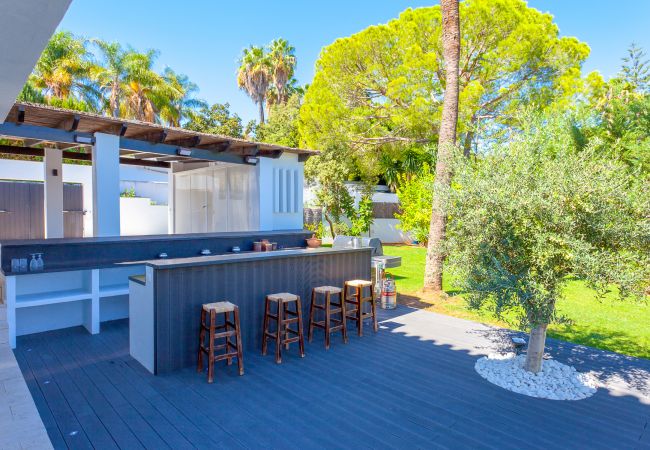 Villa in Marbella - La Corsa Marbella - Luxury 5 bed/bath villa with private pool, jacuzzi Villa in Marbella - La Corsa Marbella - Luxury 5 bed/bath villa with private pool, jacuzzi