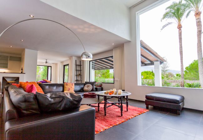 Villa in Marbella - La Corsa Marbella - Luxury 5 bed/bath villa with private pool, jacuzzi Villa in Marbella - La Corsa Marbella - Luxury 5 bed/bath villa with private pool, jacuzzi