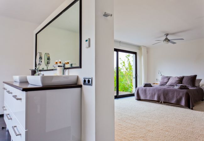 Villa in Marbella - La Corsa Marbella - Luxury 5 bed/bath villa with private pool, jacuzzi Villa in Marbella - La Corsa Marbella - Luxury 5 bed/bath villa with private pool, jacuzzi