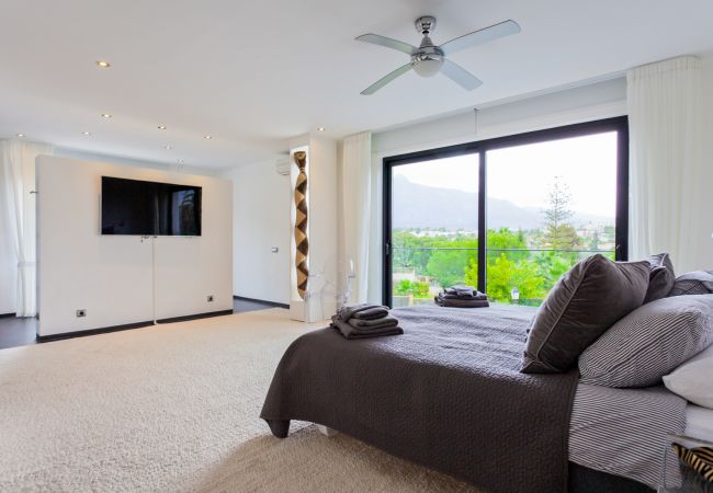 Villa in Marbella - La Corsa Marbella - Luxury 5 bed/bath villa with private pool, jacuzzi Villa in Marbella - La Corsa Marbella - Luxury 5 bed/bath villa with private pool, jacuzzi