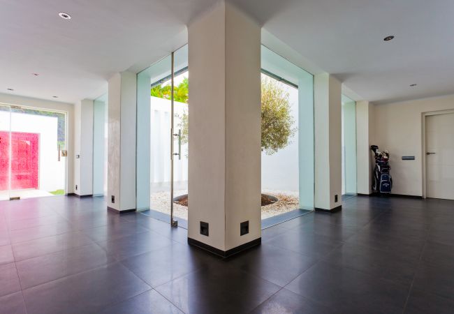Villa in Marbella - La Corsa Marbella - Luxury 5 bed/bath villa with private pool, jacuzzi Villa in Marbella - La Corsa Marbella - Luxury 5 bed/bath villa with private pool, jacuzzi