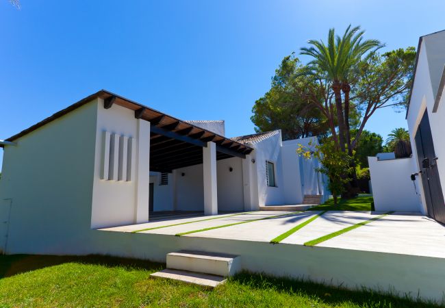 Villa in Marbella - La Corsa Marbella - Luxury 5 bed/bath villa with private pool, jacuzzi Villa in Marbella - La Corsa Marbella - Luxury 5 bed/bath villa with private pool, jacuzzi