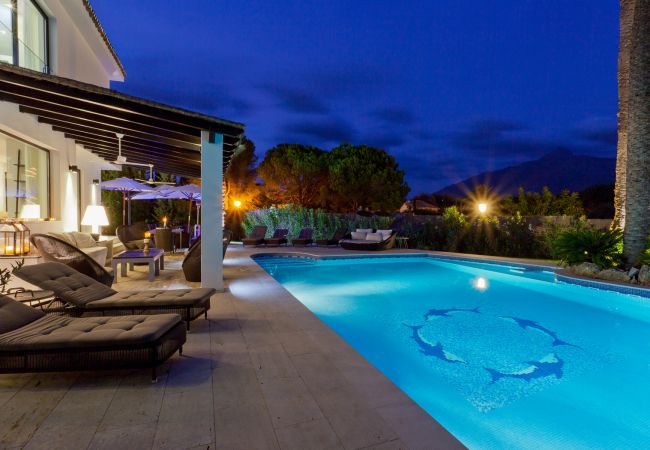 Villa in Marbella - La Corsa Marbella - Luxury 5 bed/bath villa with private pool, jacuzzi Villa in Marbella - La Corsa Marbella - Luxury 5 bed/bath villa with private pool, jacuzzi