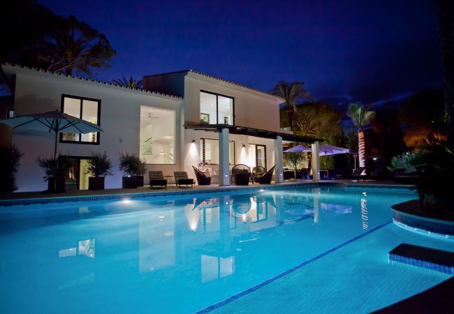 Villa in Marbella - La Corsa Marbella - Luxury 5 bed/bath villa with private pool, jacuzzi Villa in Marbella - La Corsa Marbella - Luxury 5 bed/bath villa with private pool, jacuzzi