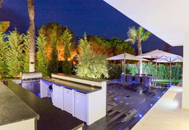 Villa in Marbella - La Corsa Marbella - Luxury 5 bed/bath villa with private pool, jacuzzi Villa in Marbella - La Corsa Marbella - Luxury 5 bed/bath villa with private pool, jacuzzi
