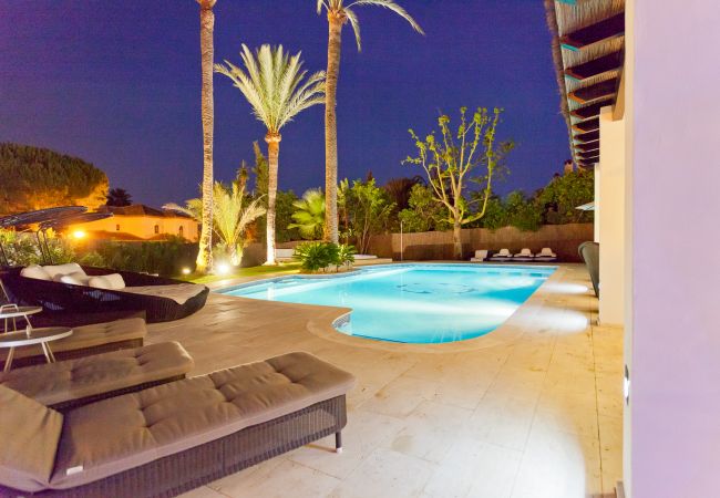 Villa in Marbella - La Corsa Marbella - Luxury 5 bed/bath villa with private pool, jacuzzi Villa in Marbella - La Corsa Marbella - Luxury 5 bed/bath villa with private pool, jacuzzi