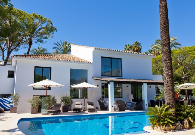 Villa in Marbella - La Corsa Marbella - Luxury 5 bed/bath villa with private pool, jacuzzi Villa in Marbella - La Corsa Marbella - Luxury 5 bed/bath villa with private pool, jacuzzi