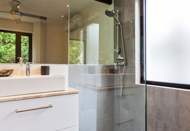 Villa in Marbella - La Corsa Marbella - Luxury 5 bed/bath villa with private pool, jacuzzi Villa in Marbella - La Corsa Marbella - Luxury 5 bed/bath villa with private pool, jacuzzi