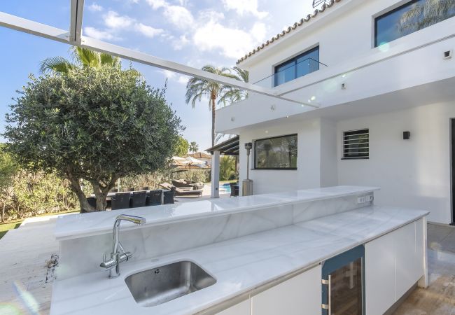 Villa in Marbella - La Corsa Marbella - Luxury 5 bed/bath villa with private pool, jacuzzi Villa in Marbella - La Corsa Marbella - Luxury 5 bed/bath villa with private pool, jacuzzi